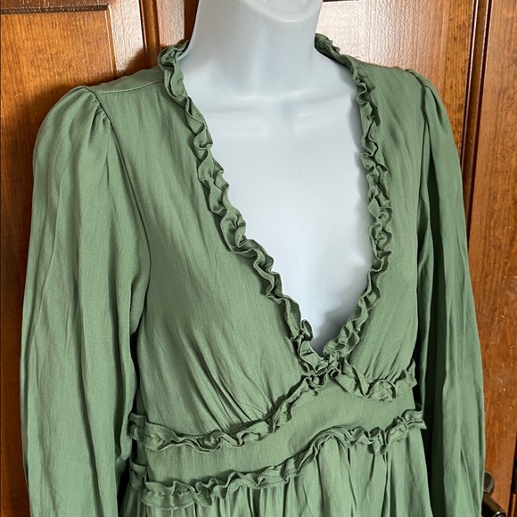 Francesca's Mi Ami green ruffle long-sleeve mini dress sage color Size Medium - Picture 5 of 16